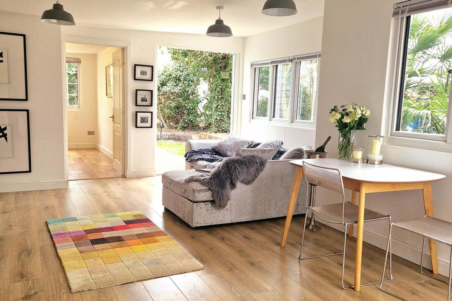1 Bed Cottage-Museum View-Garden-Free Parking Weybridge Exterior photo